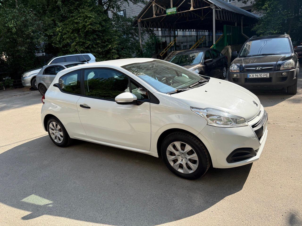 Peugeot 208 - фото 1