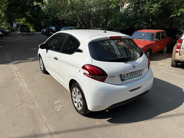 Peugeot 208 - фото 2