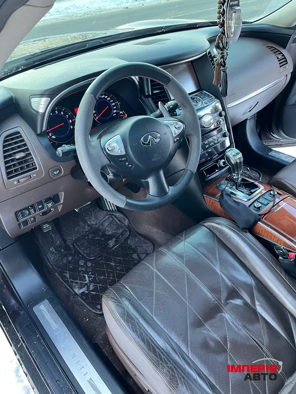 Infiniti FX - фото 9