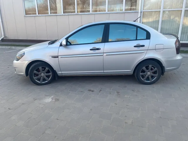 Hyundai Accent - фото 4