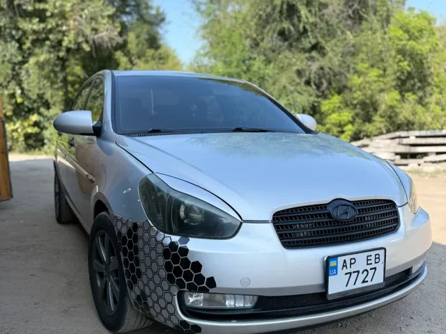 Hyundai Accent - фото 1