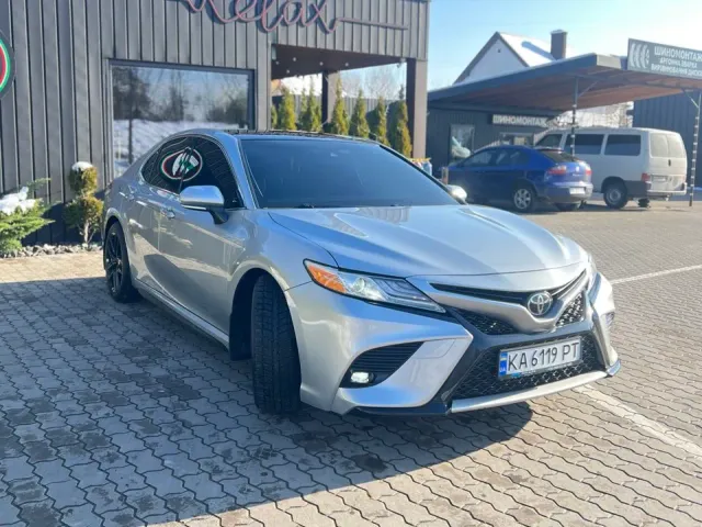 Toyota Camry - фото 3