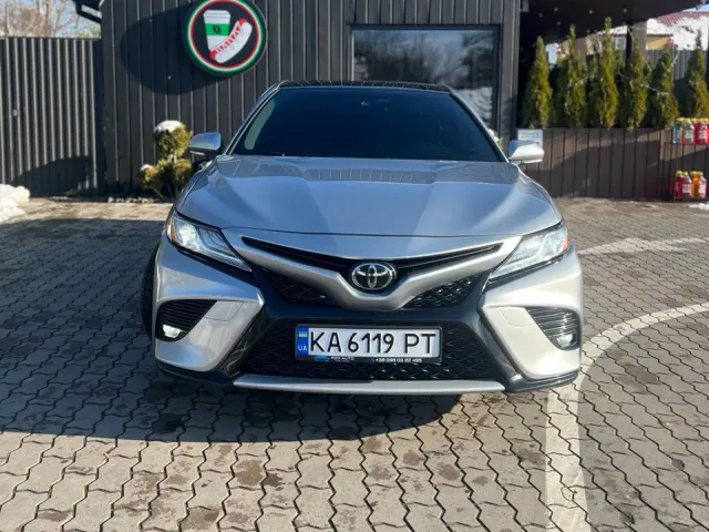 Toyota Camry - фото 2