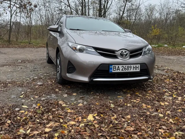 Toyota Auris - фото 4
