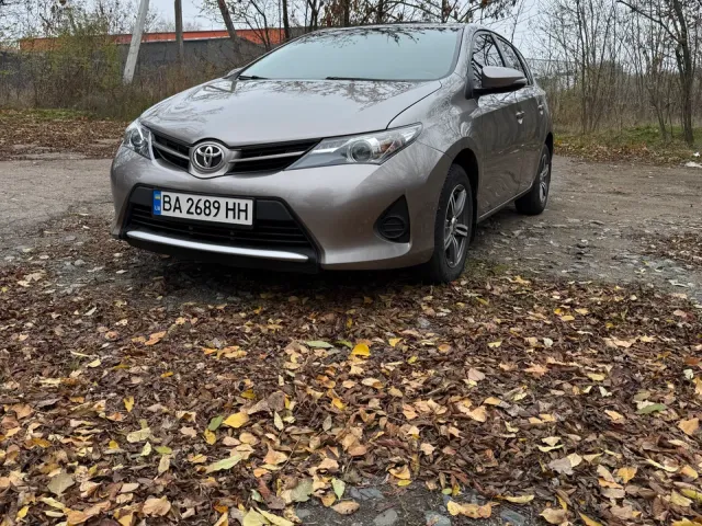 Toyota Auris - фото 3