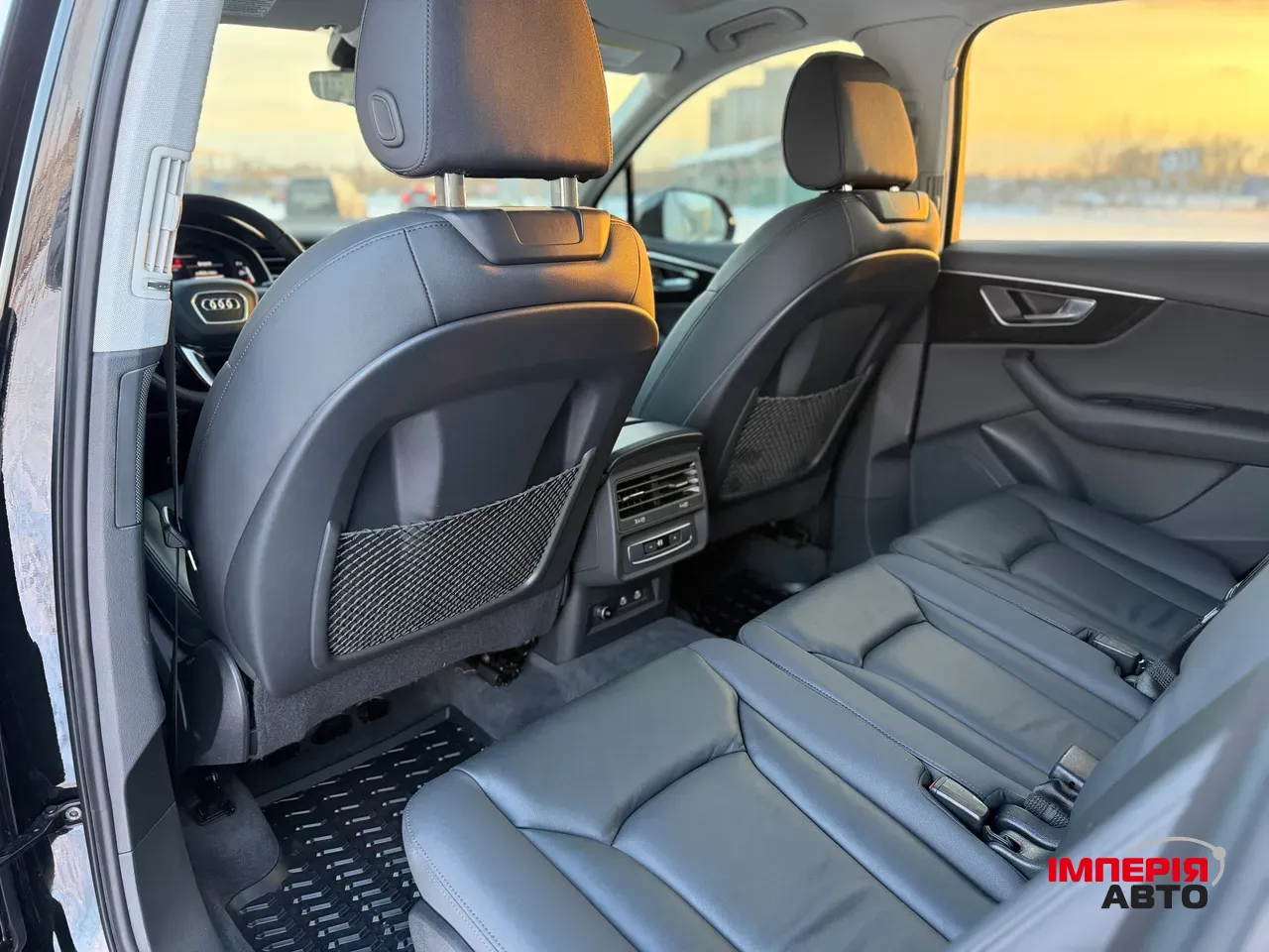 Audi Q7 - фото 26