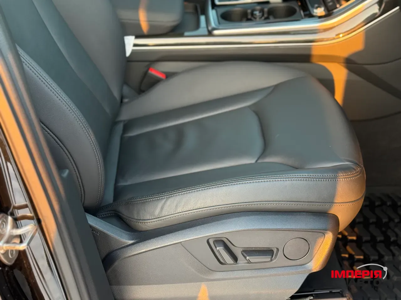 Audi Q7 - фото 32