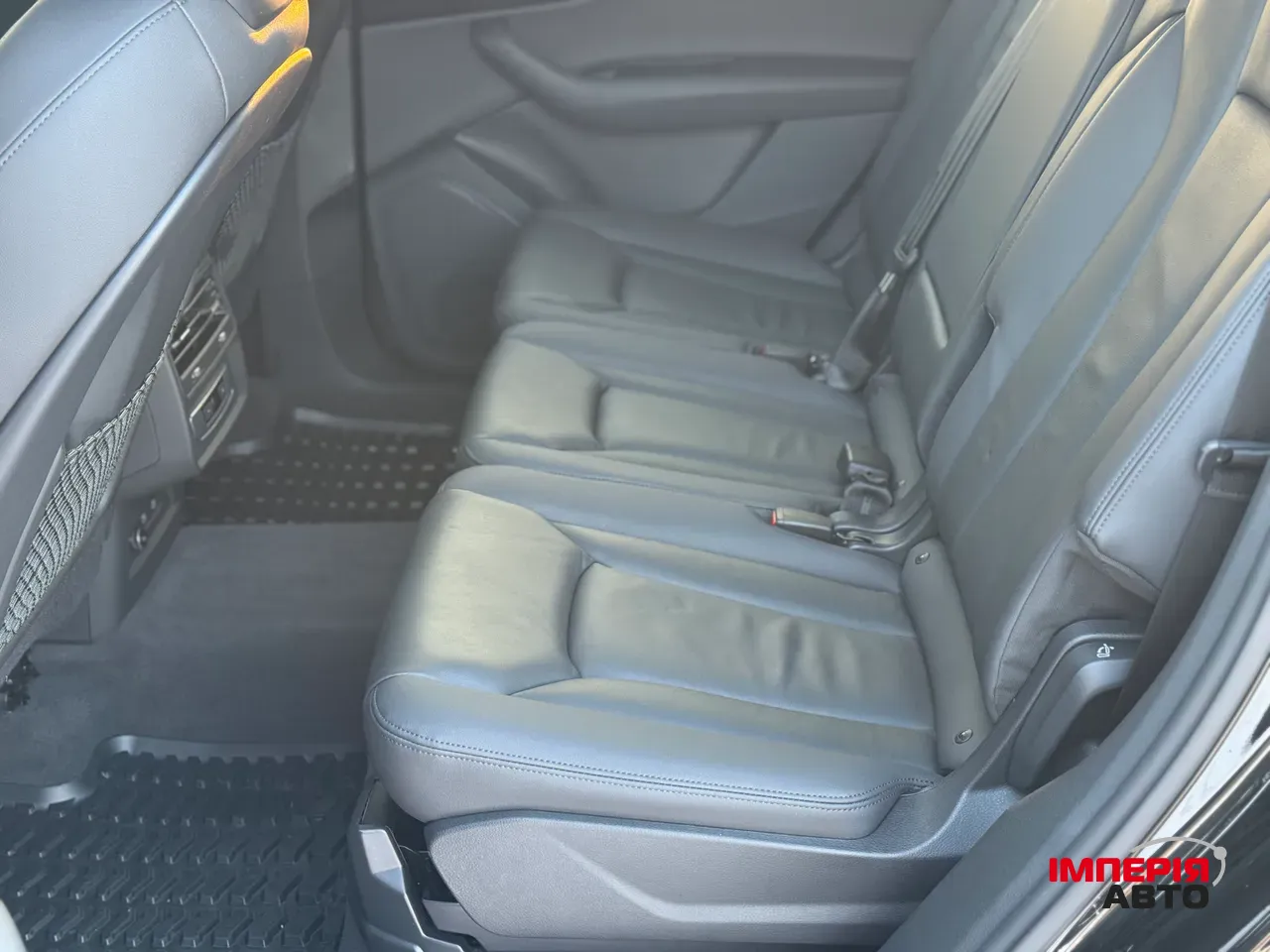 Audi Q7 - фото 23