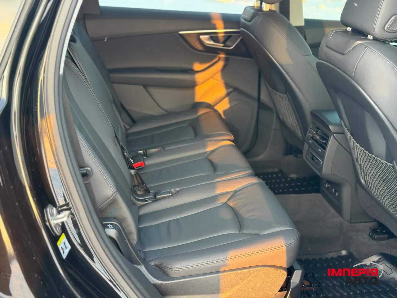 Audi Q7 - фото 24