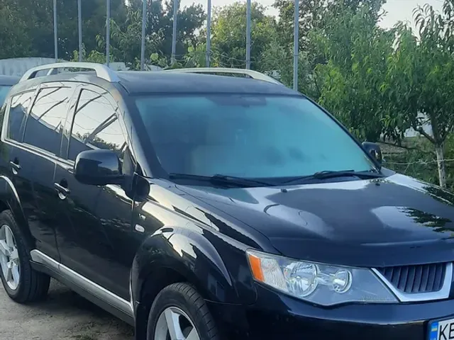 Mitsubishi Outlander - фото 1