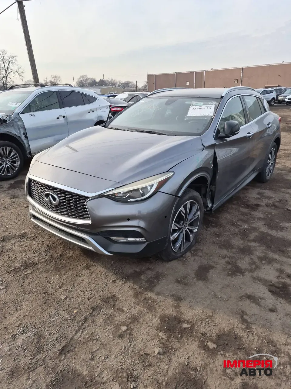 Infiniti QX30 - фото 1