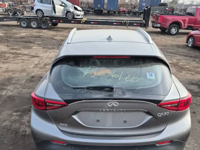 Infiniti QX30 - фото 4