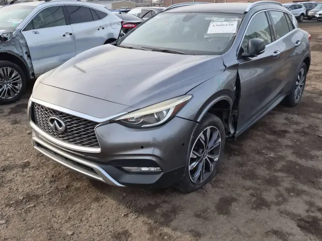Infiniti QX30 - фото 1