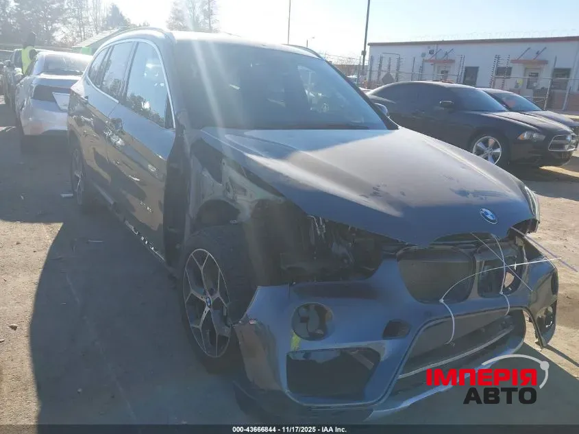 BMW X1 - фото 1