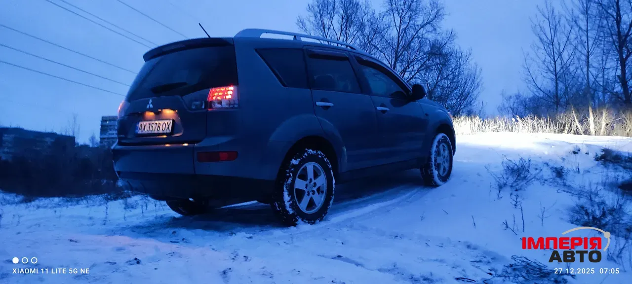 Mitsubishi Outlander - фото 1