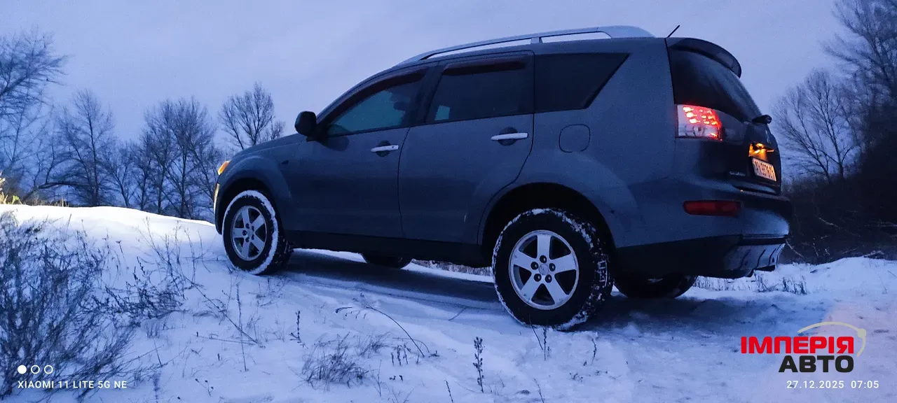 Mitsubishi Outlander - фото 2