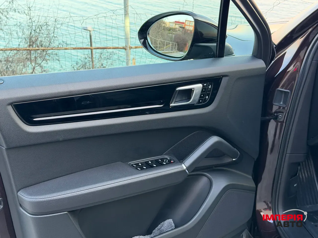 Porsche Cayenne - фото 26