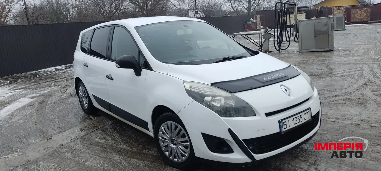 Renault Megane - фото 1