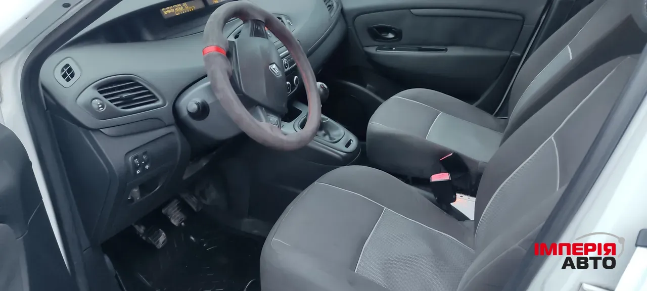 Renault Megane - фото 11