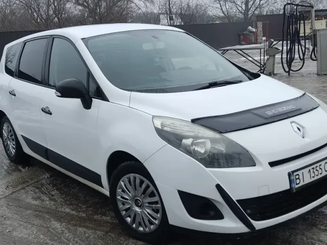 Renault Megane - фото 1