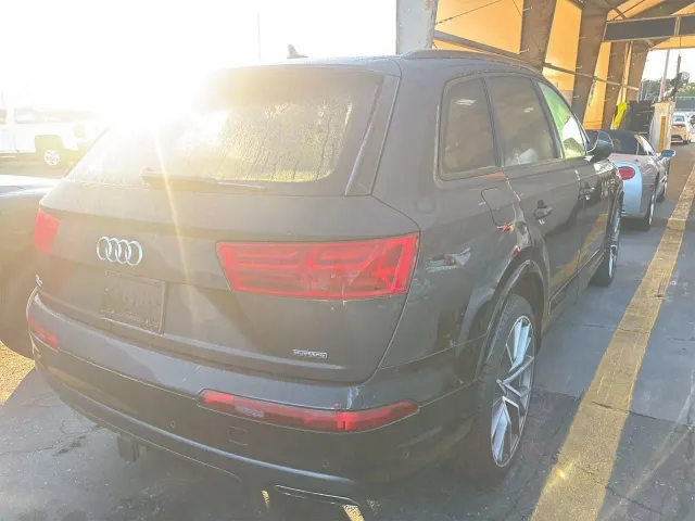 Audi Q7 - фото 5