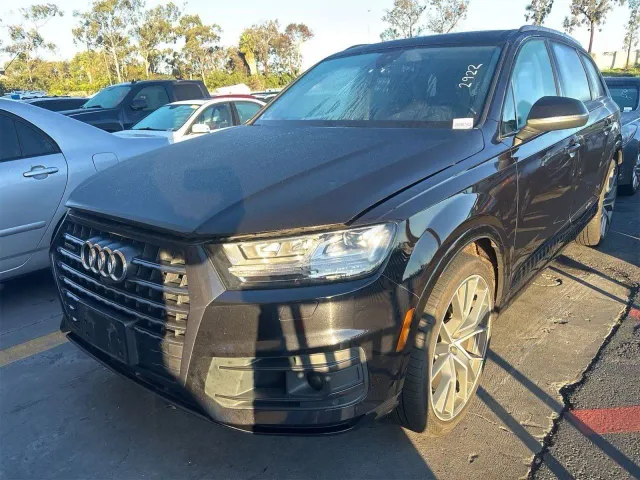 Audi Q7 - фото 1