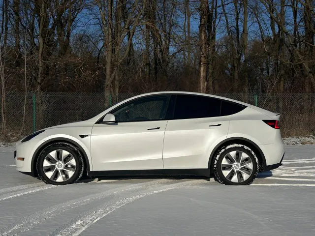 Tesla Model Y - фото 4