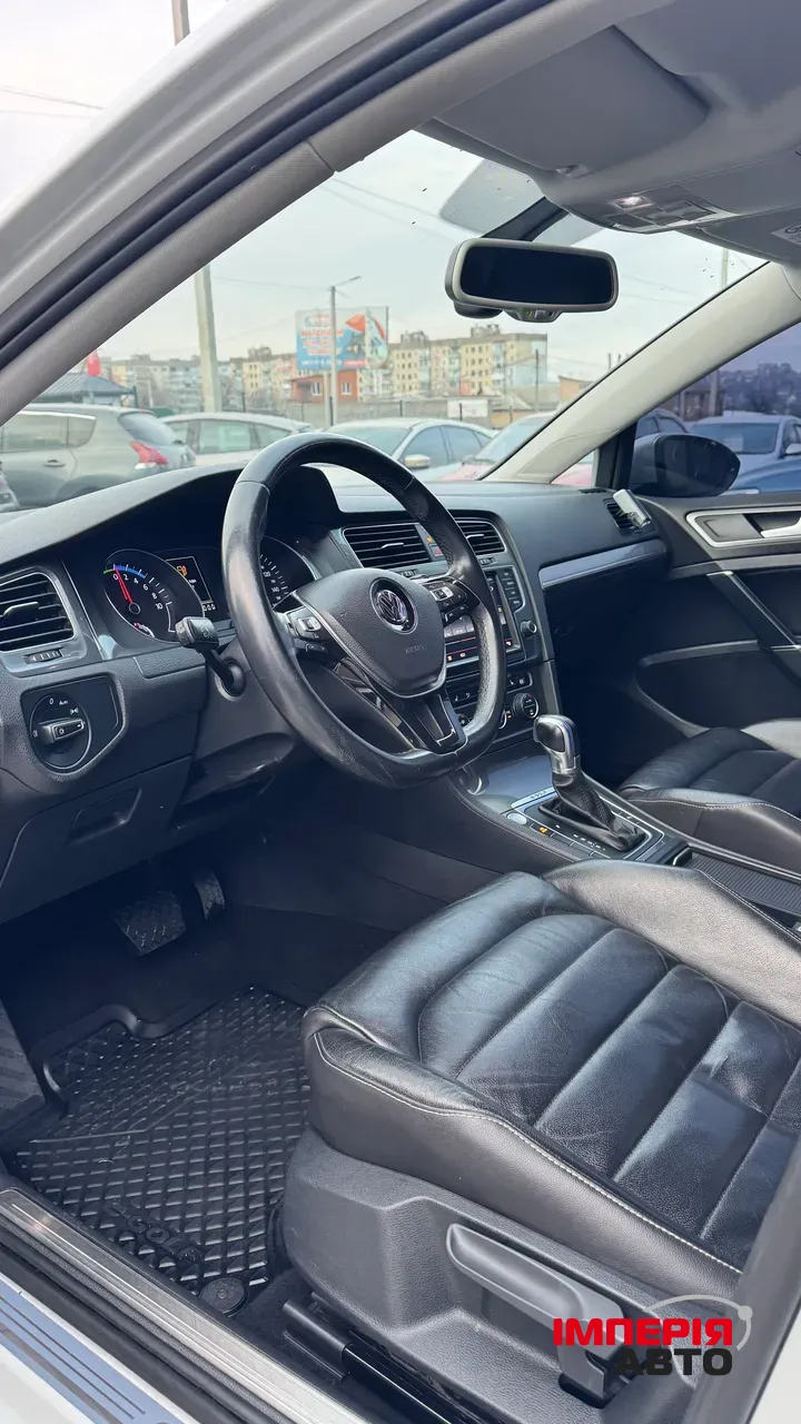 Volkswagen Golf - фото 11