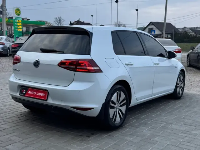 Volkswagen Golf - фото 4