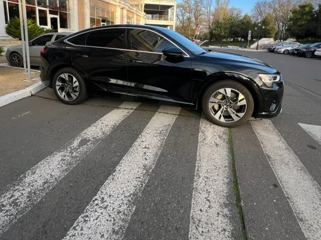 Audi e-tron Sportback - фото 2