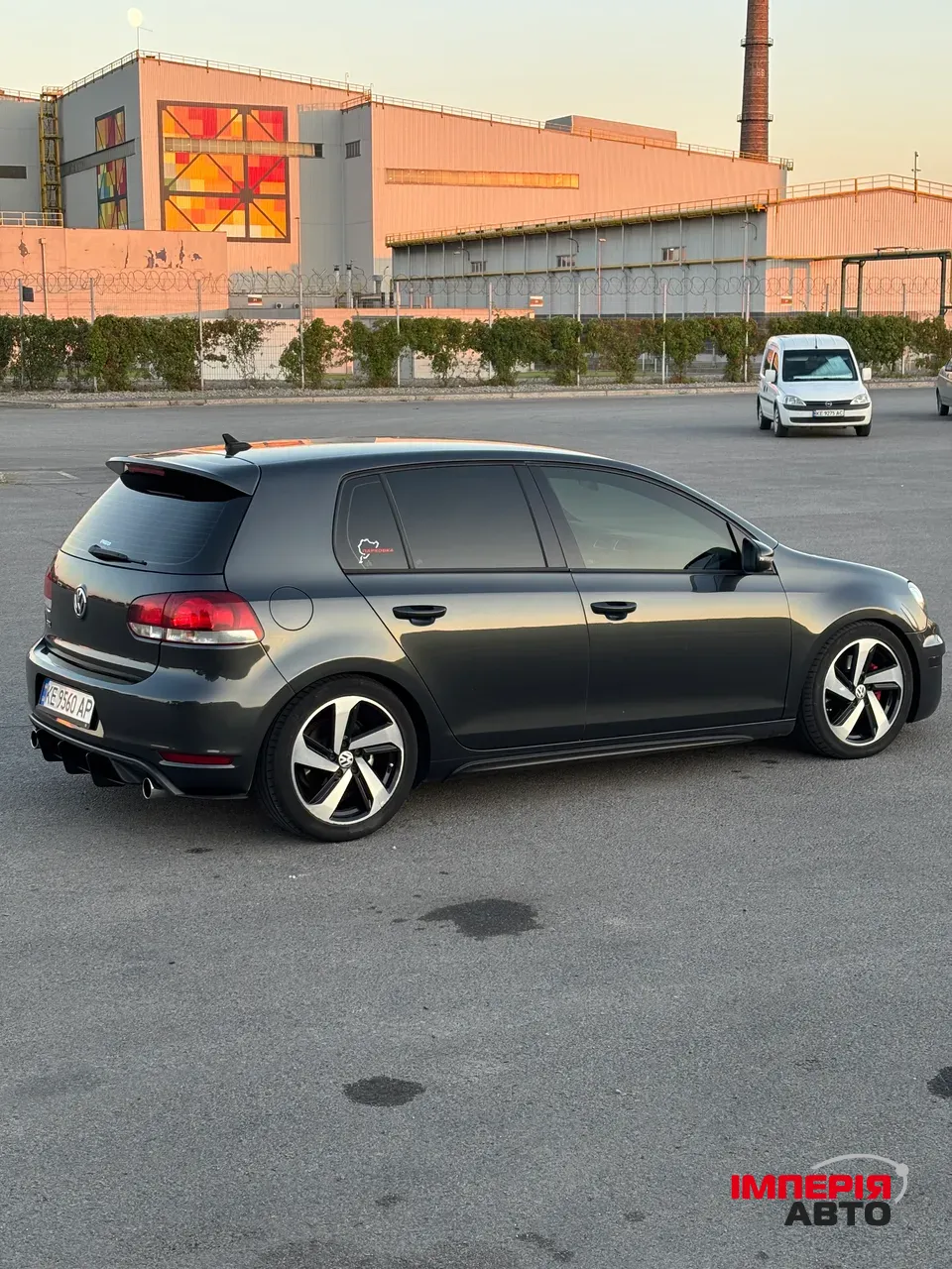 Volkswagen Golf GTI - фото 4
