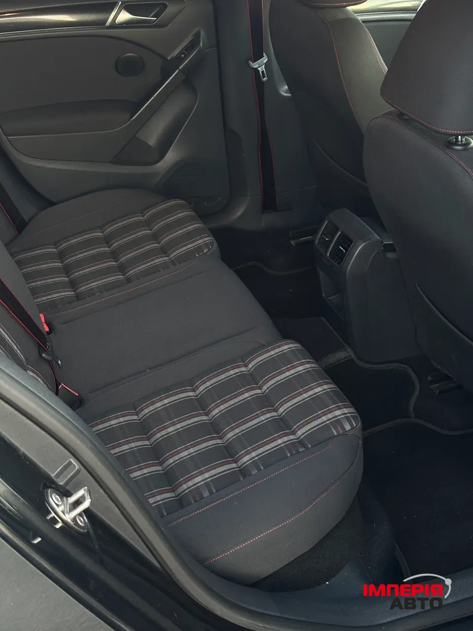 Volkswagen Golf GTI - фото 10