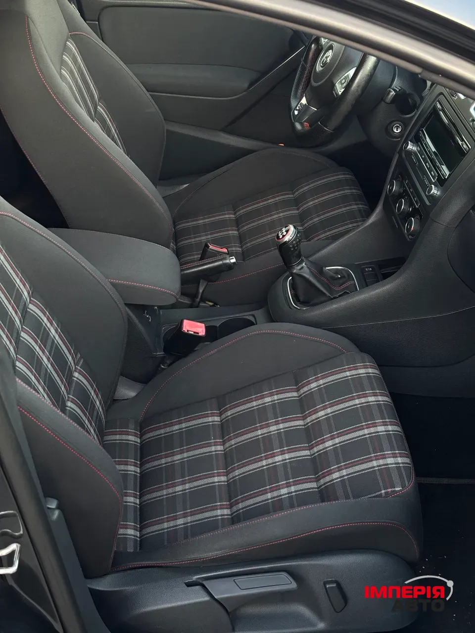 Volkswagen Golf GTI - фото 9