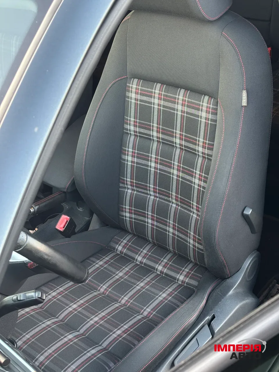 Volkswagen Golf GTI - фото 8