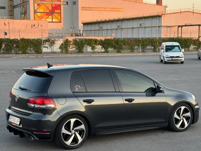 Volkswagen Golf GTI - фото 4