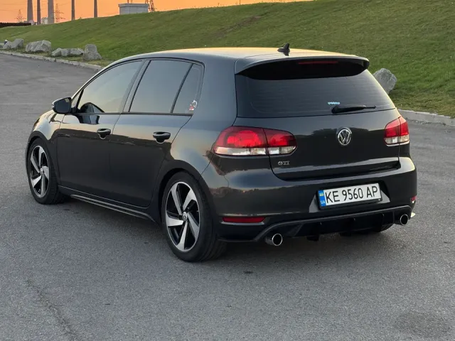 Volkswagen Golf GTI - фото 5