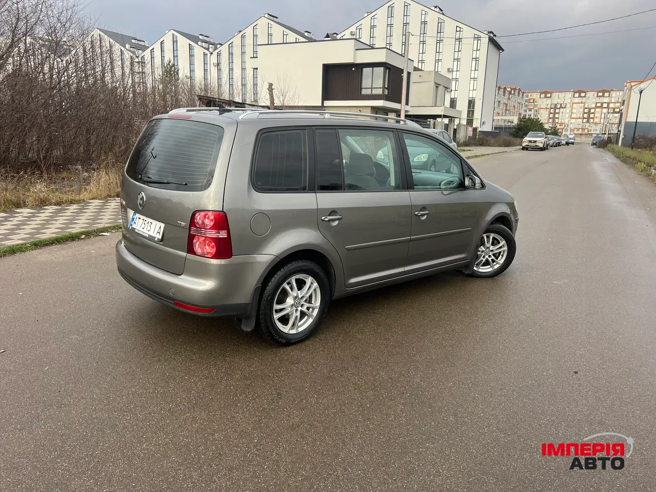 Volkswagen Touran - фото 1