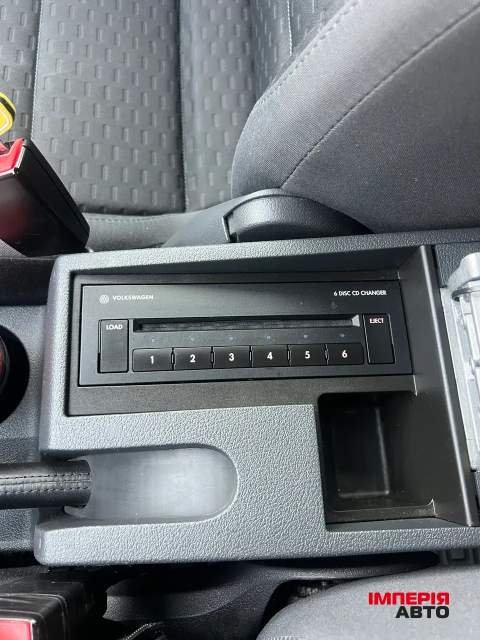 Volkswagen Touran - фото 2