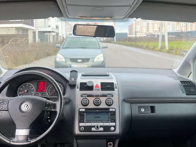 Volkswagen Touran - фото 5