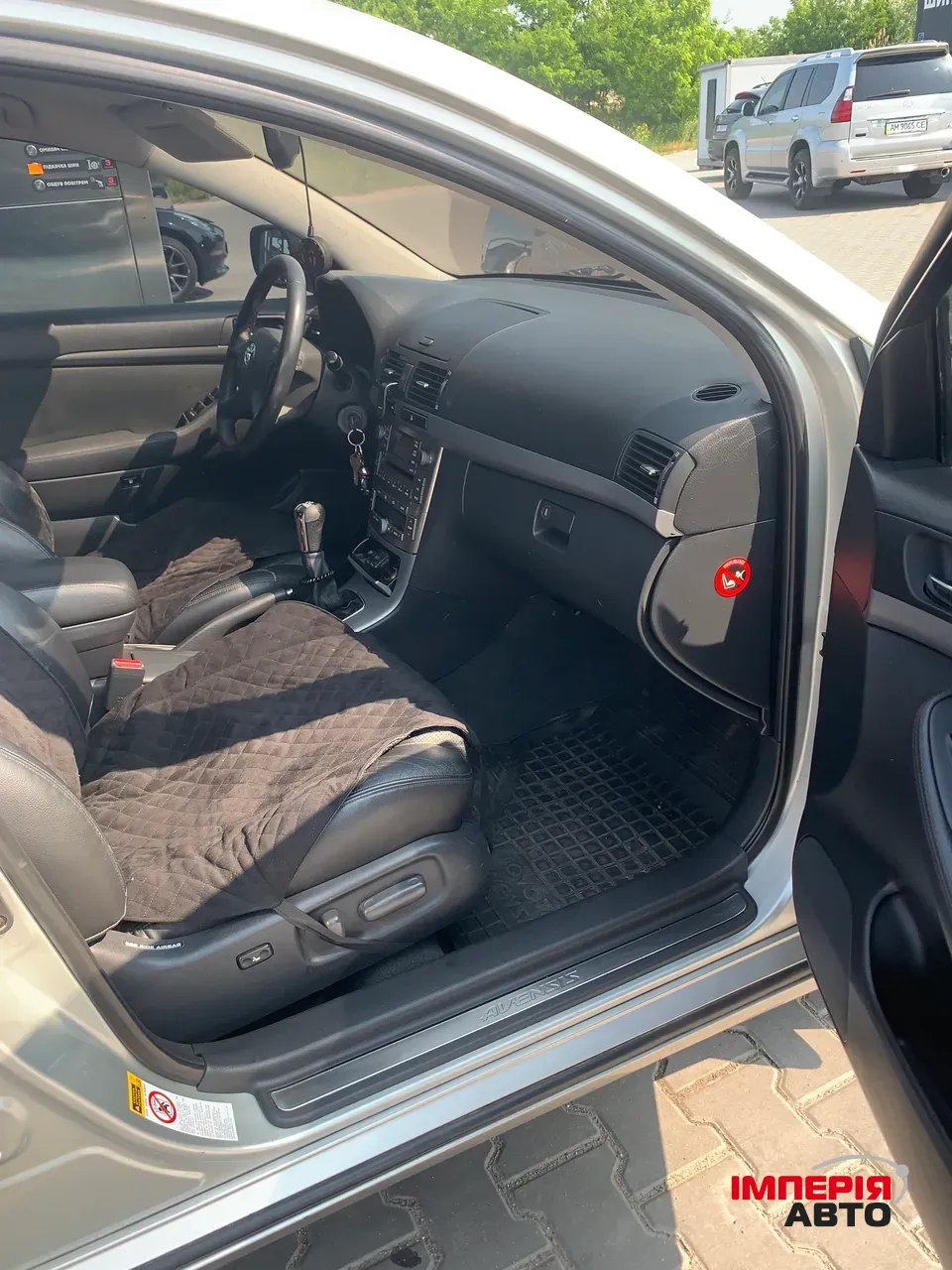 Toyota Avensis - фото 6