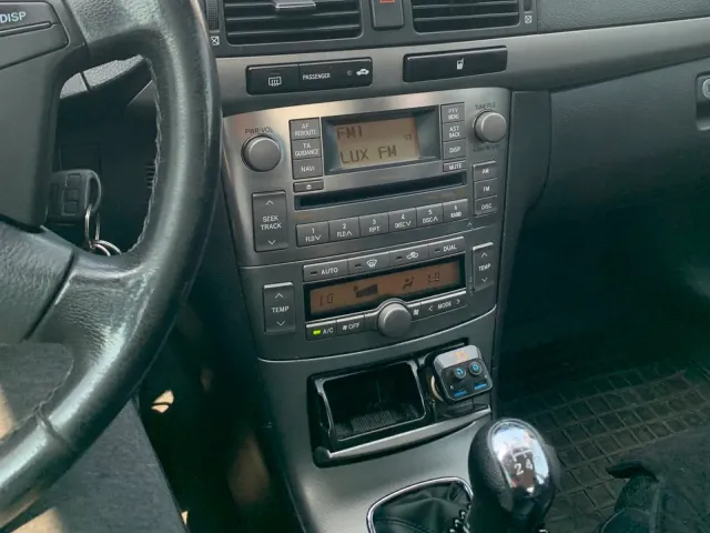 Toyota Avensis - фото 3