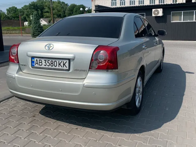 Toyota Avensis - фото 2