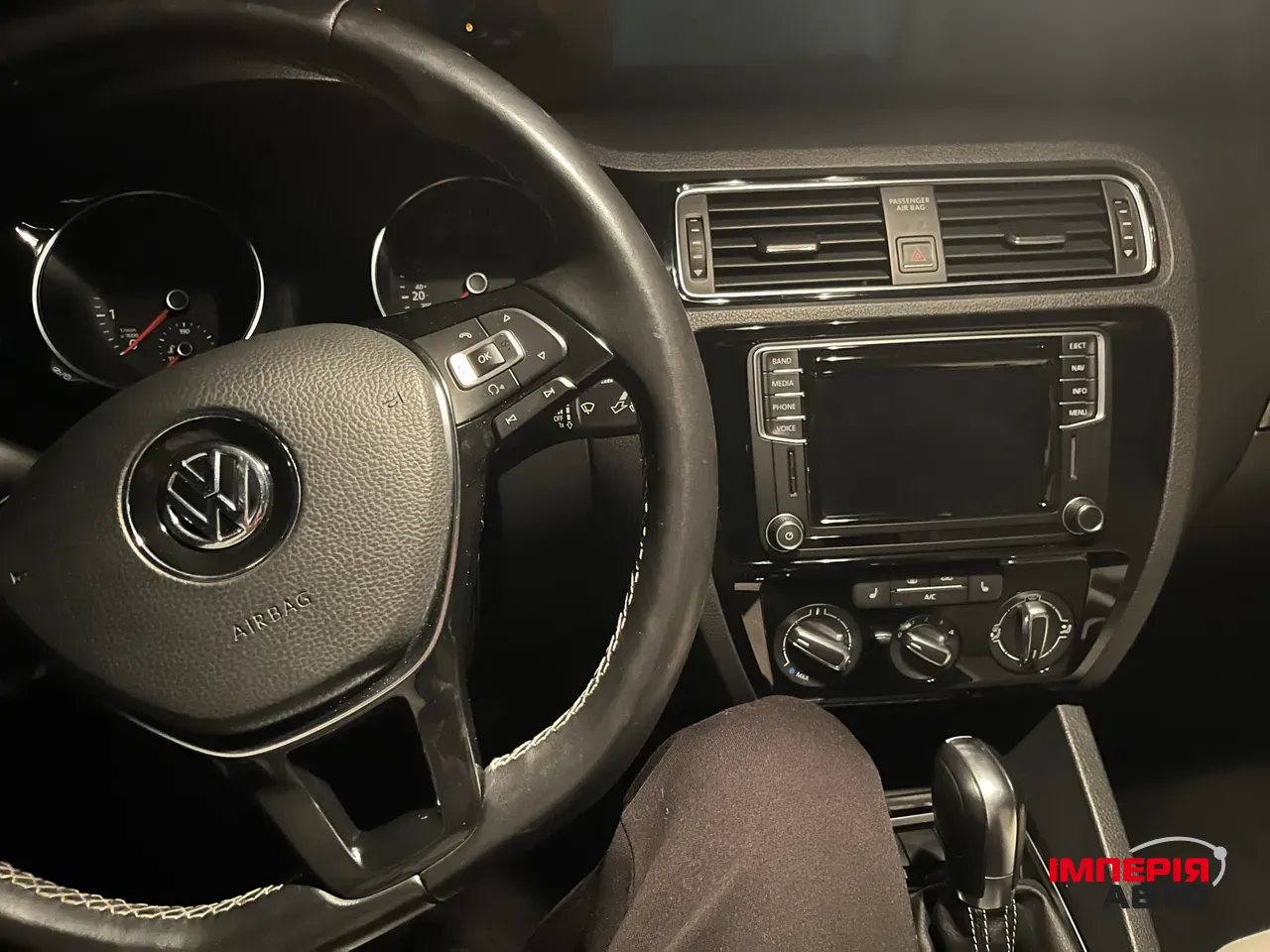 Volkswagen Jetta - фото 4