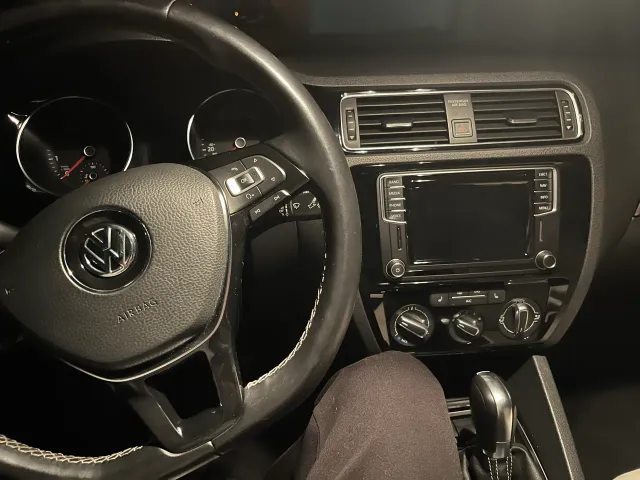 Volkswagen Jetta - фото 4