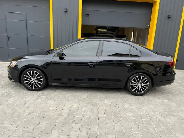 Volkswagen Jetta - фото 3