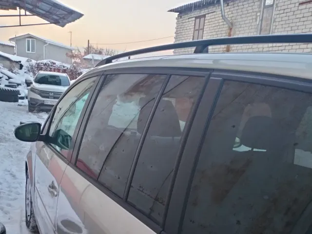 Volkswagen Touran - фото 3