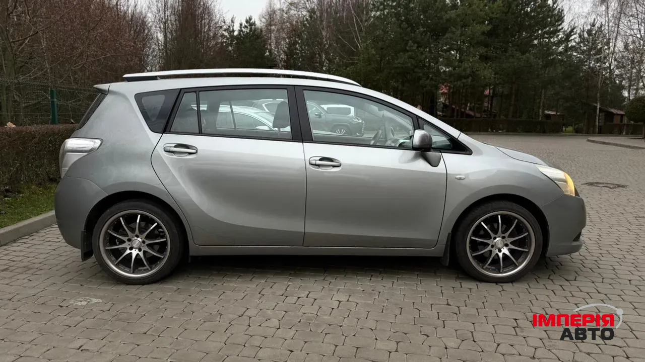 Toyota Avensis - фото 3