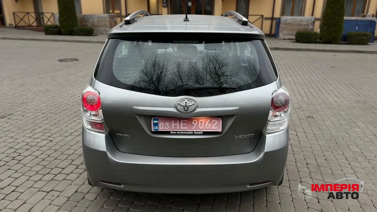 Toyota Avensis - фото 2