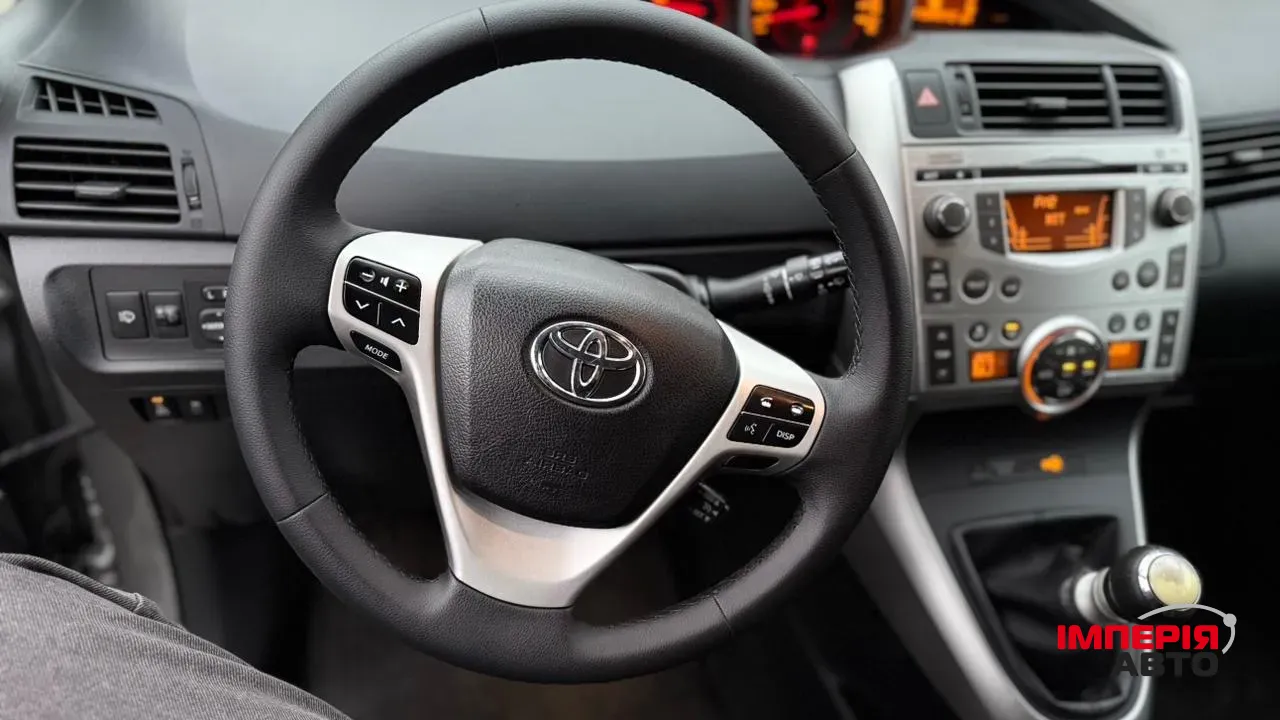 Toyota Avensis - фото 11
