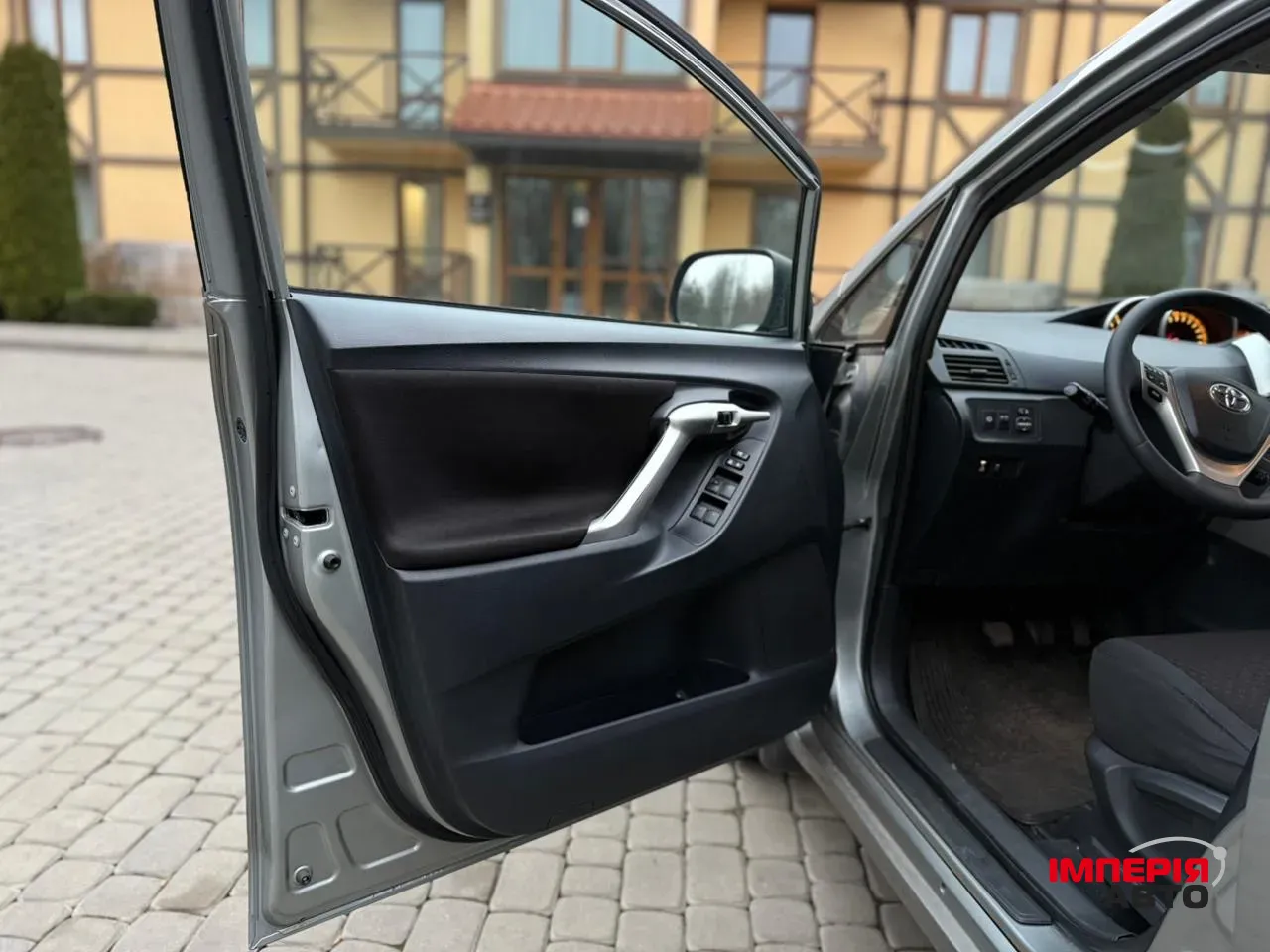 Toyota Avensis - фото 12